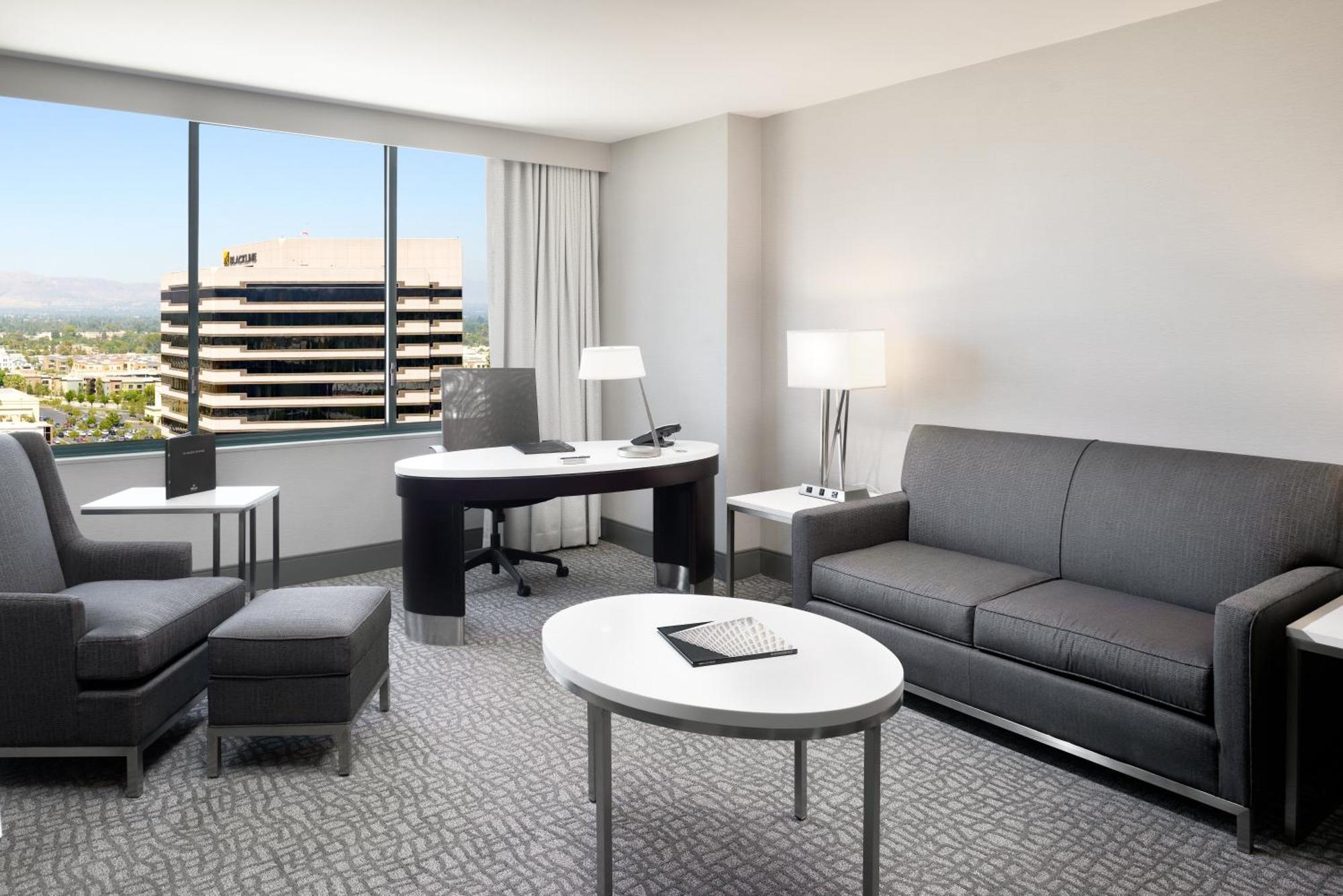 Hilton Woodland Hills/ Los Angeles Exterior foto