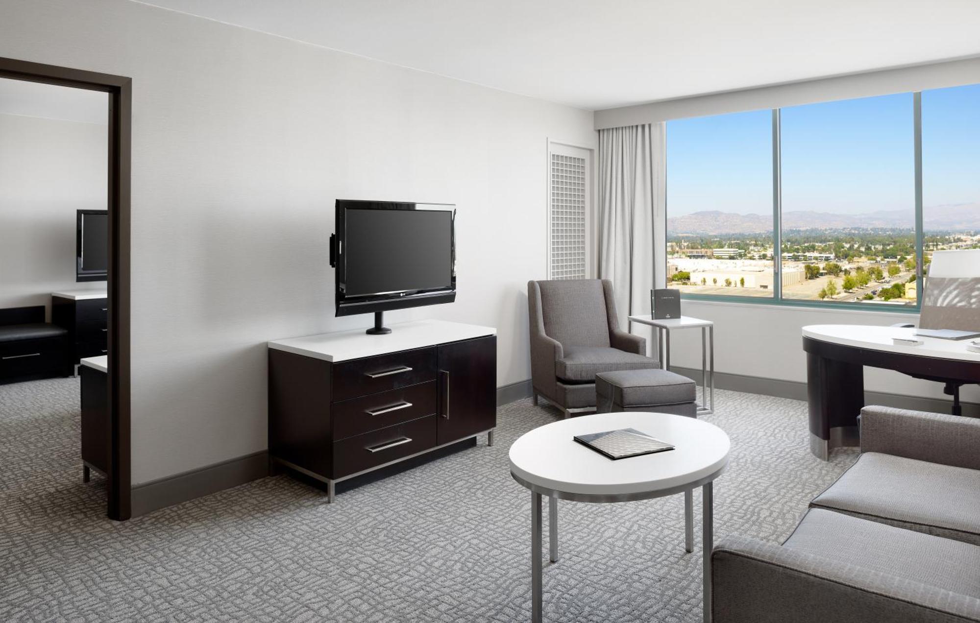 Hilton Woodland Hills/ Los Angeles Exterior foto