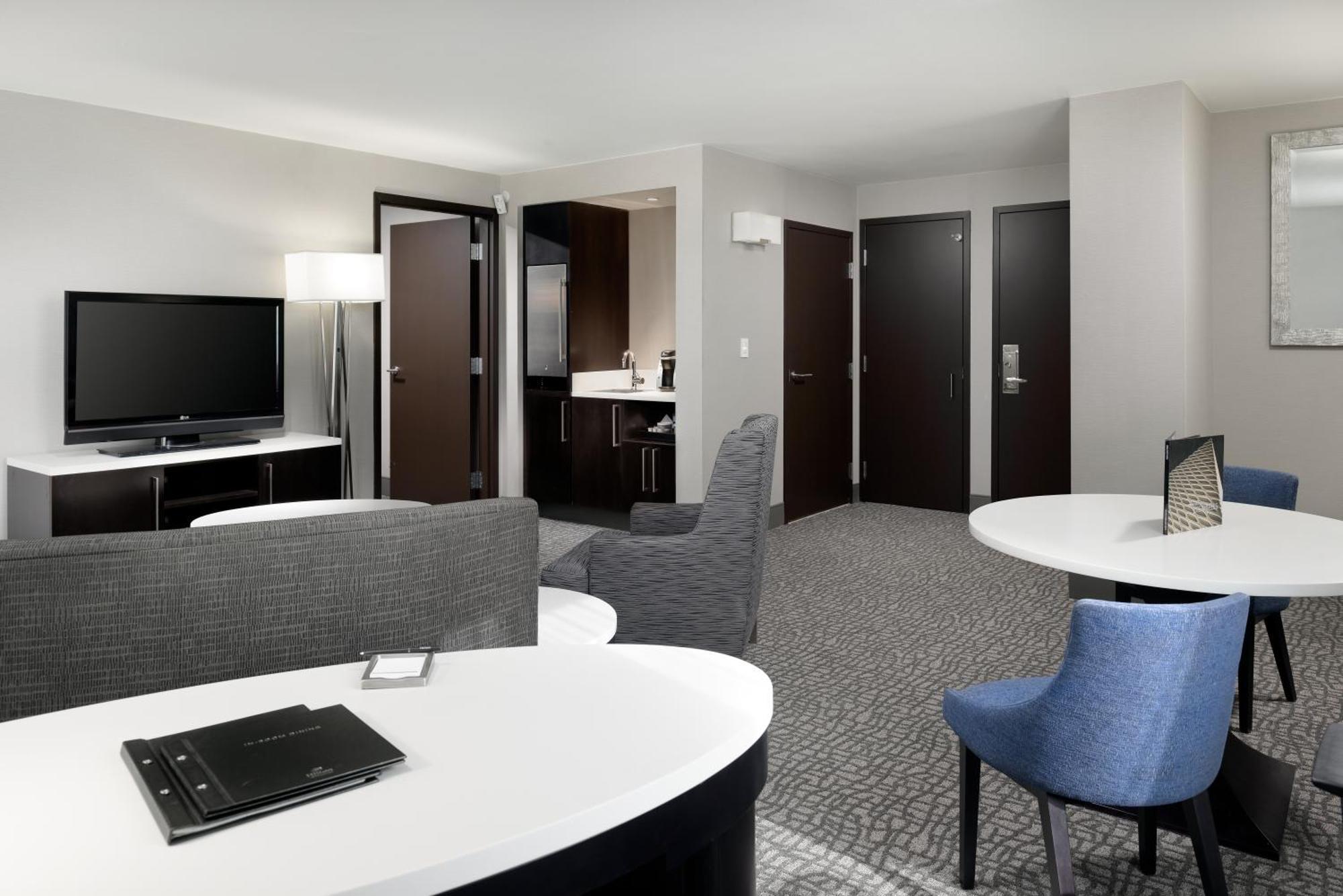 Hilton Woodland Hills/ Los Angeles Exterior foto