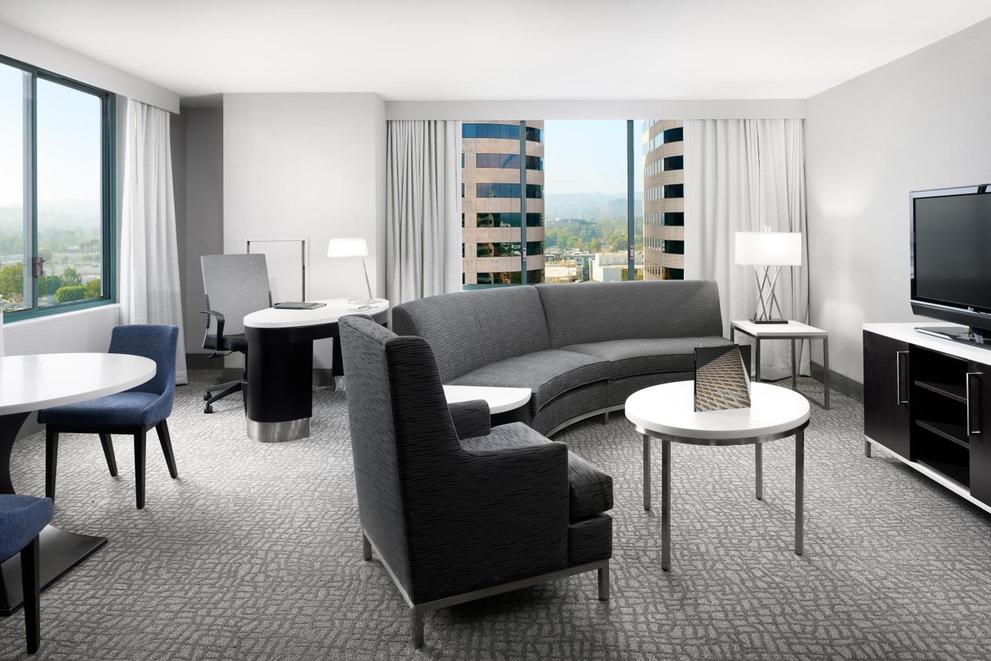 Hilton Woodland Hills/ Los Angeles Exterior foto
