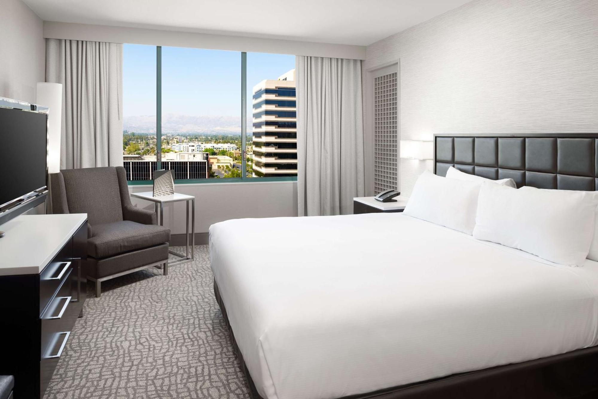 Hilton Woodland Hills/ Los Angeles Exterior foto