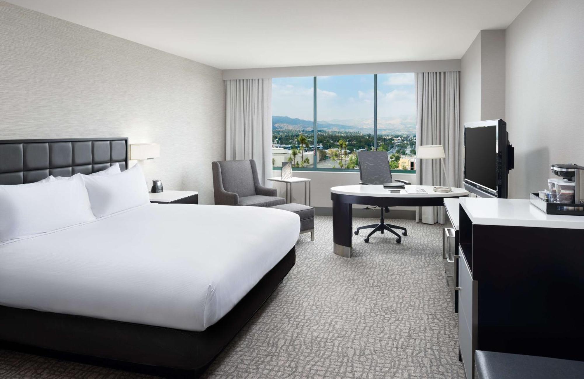 Hilton Woodland Hills/ Los Angeles Exterior foto